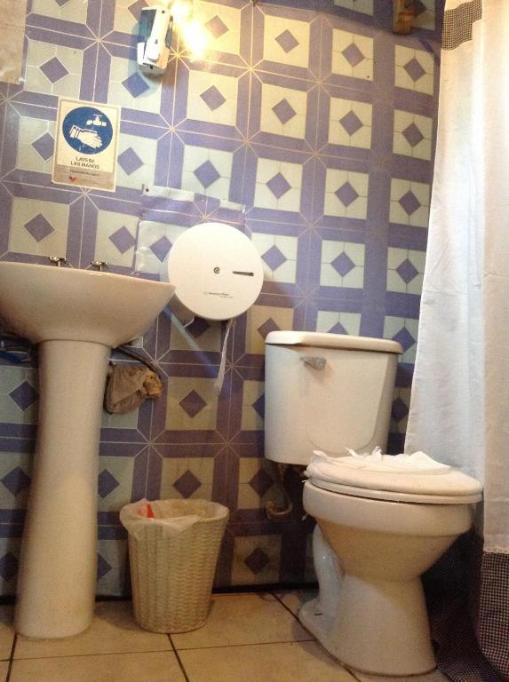 Hostel Melinda Пуерто Наталес Екстериор снимка